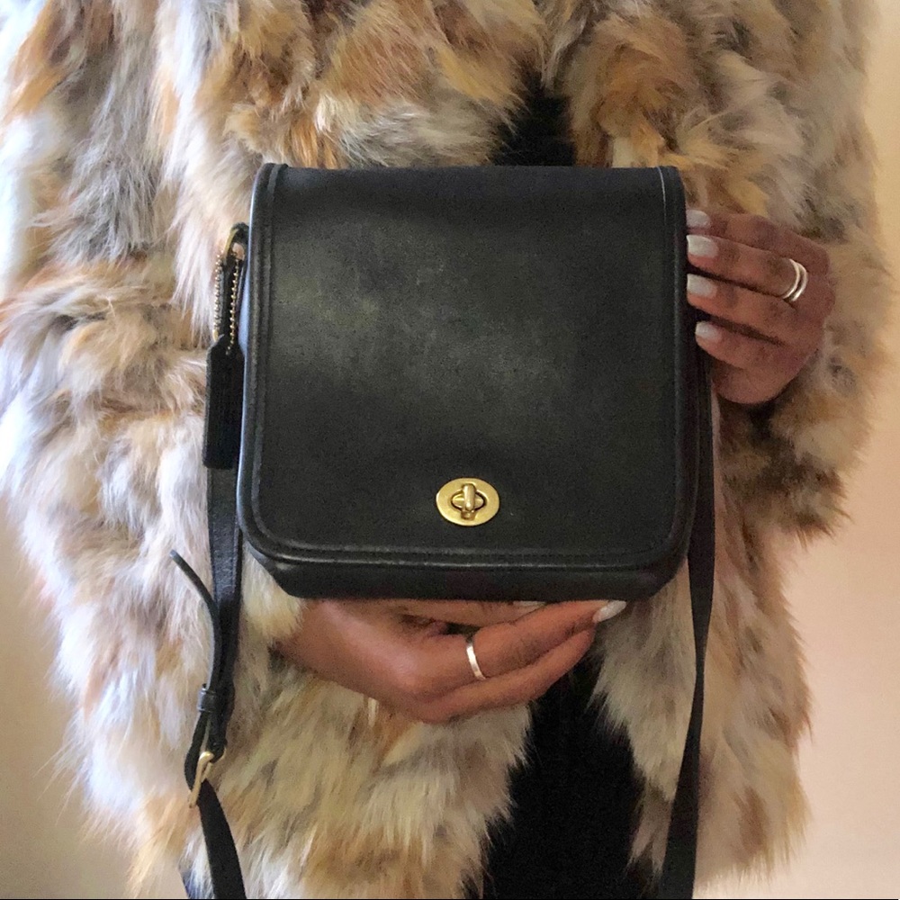 CLASSIC COACH CROSSBODY - BLACK